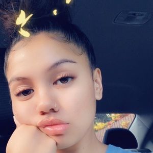 Meet your Posher, Tia